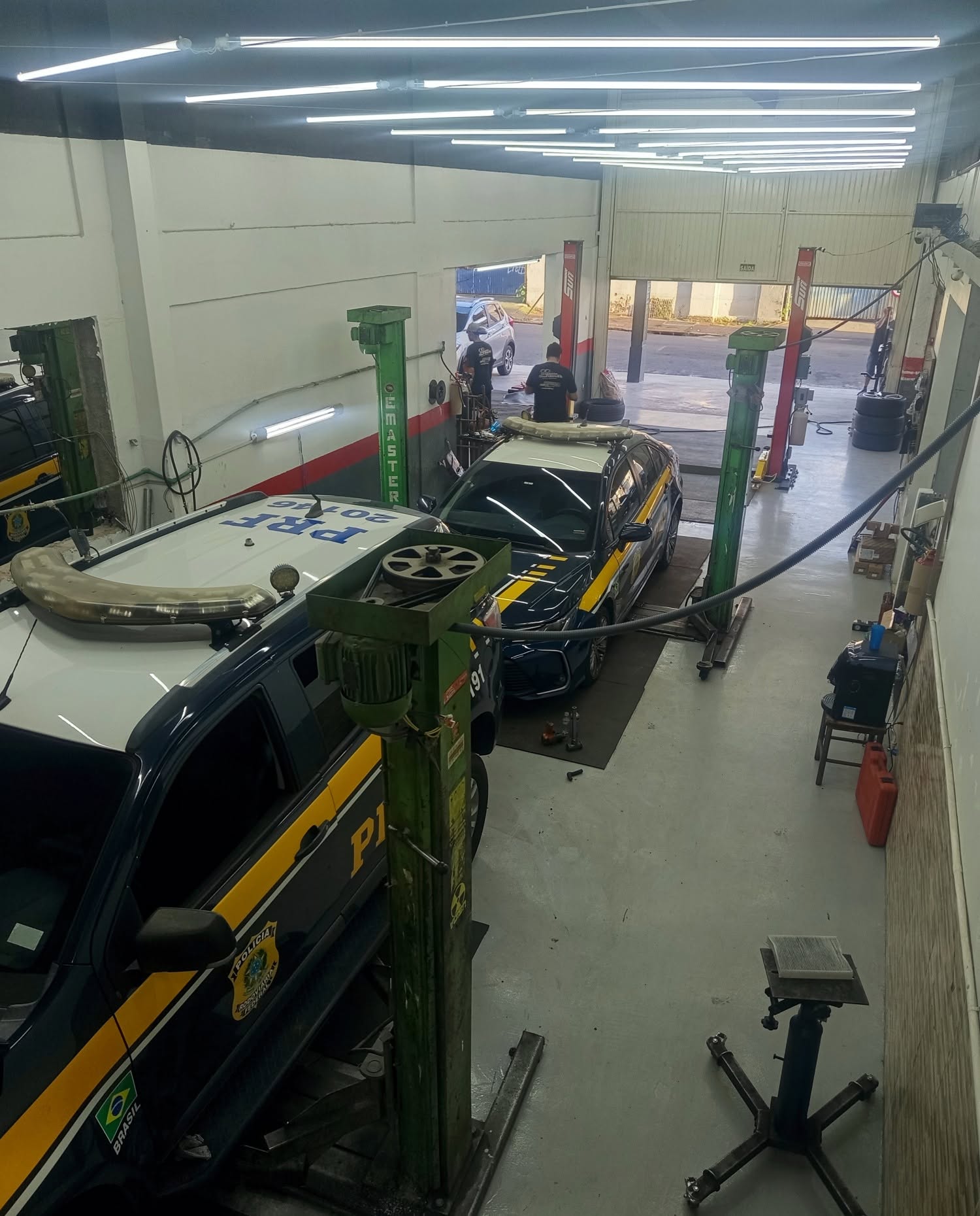 Ambiente renovado da oficina Gigante das Surdinas Auto Center