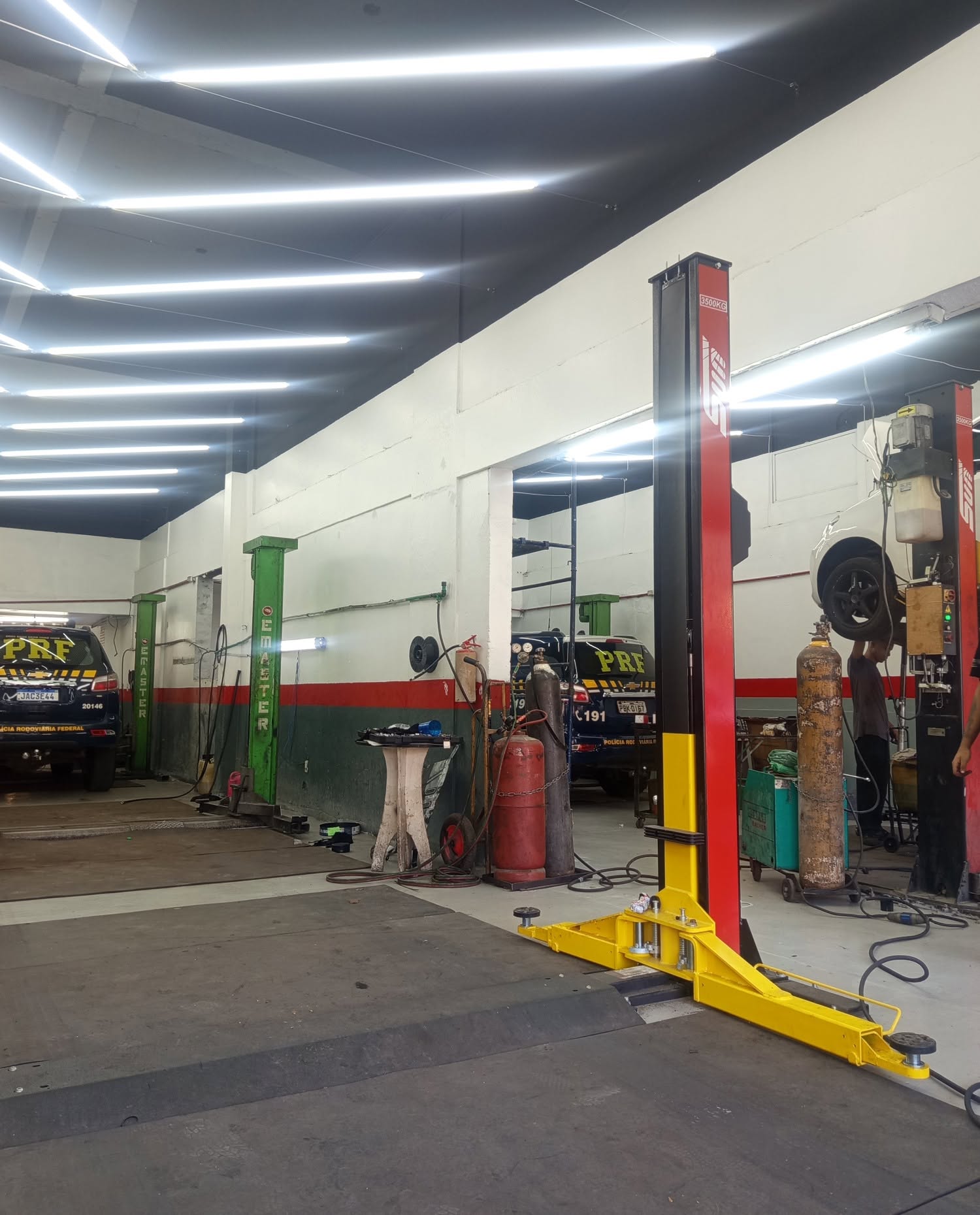 Fachada reformada do Gigante das Surdinas Auto Center na Azenha em Porto Alegre
